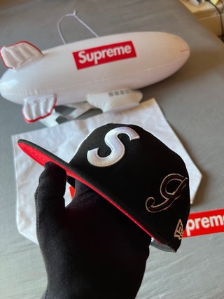 Gorra Supreme x New Era Negra