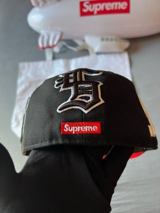 Gorra Supreme x New Era Negra