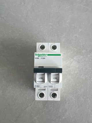 Interruptor Automático Schneider IC60L C32A
