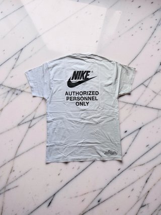 T-Shirt Nike Bianca con Grafica