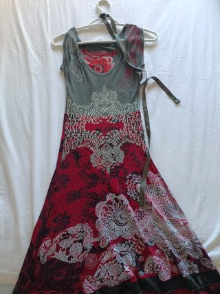 Vestido Desigual Estampado Rojo y Gris