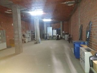 Local comercial en venta en Flores de Sil - La Placa en Ponferrada