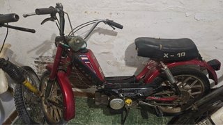 Puch X-10 Moped Roja y Negra