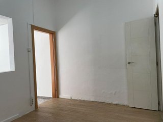 Local comercial en venta en La Torrassa en Hospitalet de Llobregat, L´