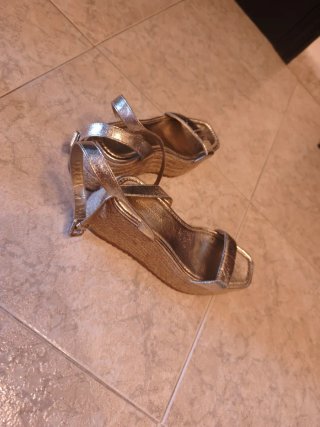 Sandalias doradas plataforma