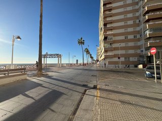 Piso en alquiler en Cortadura - Zona Franca  en Cádiz