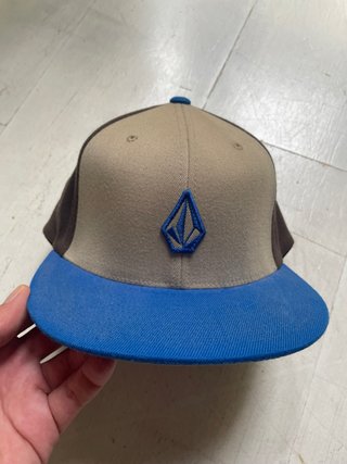 Gorra Volcom Talla S/M Beige y Azul