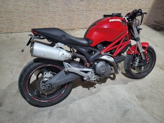 Ducati Monster 696