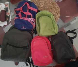 Lote de mochilas y bolso deportivo