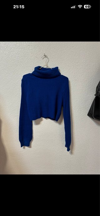 Jersey azul de cuello alto