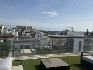 Chalet en alquiler en Las Lomas de Río Verde en Marbella