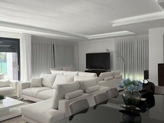 Chalet en alquiler en Las Lomas de Río Verde en Marbella