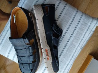 Sandalias de piel negras talla 47 a estrenar