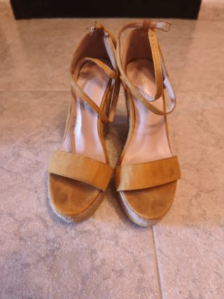 Sandalias de cuña amarillas mostaza ColourCherie