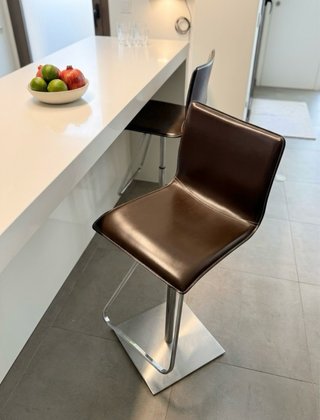 Pareja taburetes diseño Cattelan Italia Toto cuero