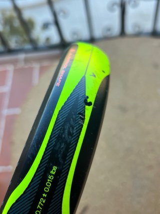 Pala de Pádel Kuikma Comfort y pelotas con 4 usos.