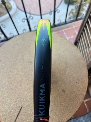 Pala de Pádel Kuikma Comfort y pelotas con 4 usos.