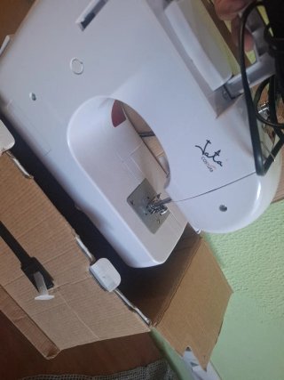 Máquina de coser Jata Génesis 695