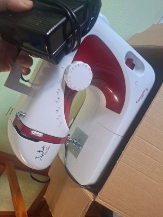 Máquina de coser Jata Génesis 695