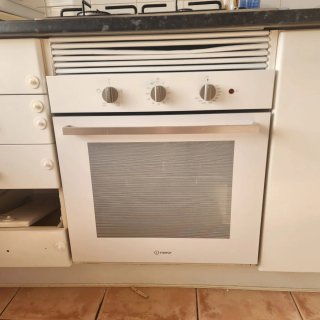Forno elettrico, cappa aspirante, stufa e sedia