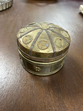 Caja Marroquí Antigua de Latón Repujado
