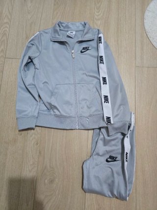 Chándal Nike niño gris