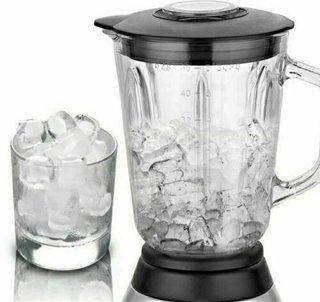 Frullatore con caraffa in vetro e base in acciaio