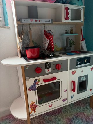 Cocinita de juguete con accesorios