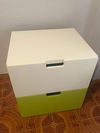 Muebles de habitación verde y blanco