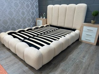 Canapé con Cabecero Modelo Nube