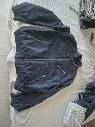 Cazadora bomber negra hombre