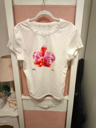 Camiseta Bershka Blanca con Estampado Floral