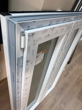 Ventana abatible PVC cristal mate 97 por 149