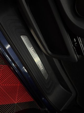 Mercedes-Benz V300d AMG 2022 239cv 9 velocidades