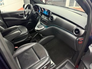Mercedes-Benz V300d AMG 2022 239cv 9 velocidades