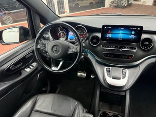 Mercedes-Benz V300d AMG 2022 239cv 9 velocidades