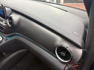 Mercedes-Benz V300d AMG 2022 239cv 9 velocidades