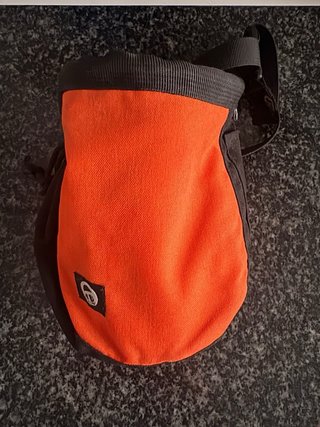 Pies de gato Scarpa Origin y bolsa magnesio.
