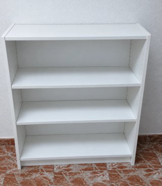 Estantería blanca de madera