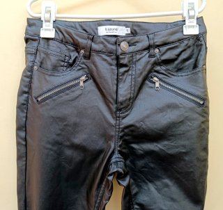 Pantalones B.Young negros efecto piel Talla S