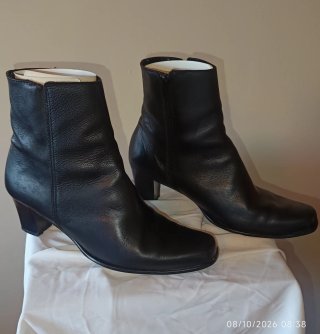 Botines de Piel Negros Dekaye