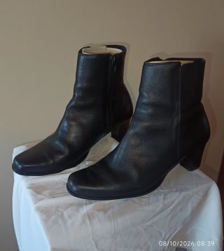 Botines de Piel Negros Dekaye