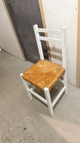 Sillas de cocina de madera y mimbre