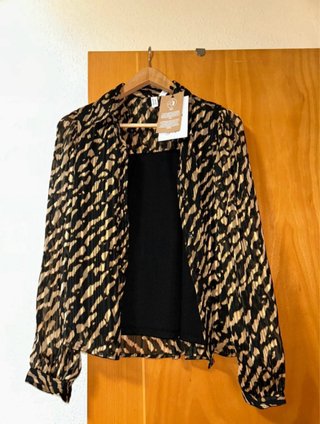 Blusa estampada manga larga negra y dorada