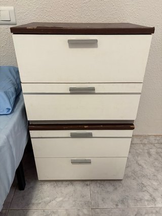 2 Mesitas de Noche de Madera