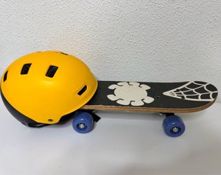 PATINETE SKATE NIÑOS 3-4 AÑOS SPIDERMAN +CASCO BTW