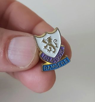 Pines SIN USO. Insignias antiguas equipos futbol.