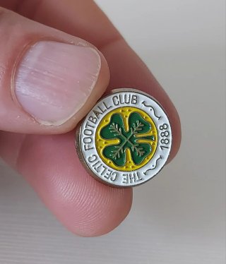 Pines SIN USO. Insignias antiguas equipos futbol.