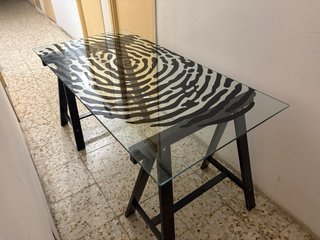 Mesa escritorio cristal diseño huella dactilar