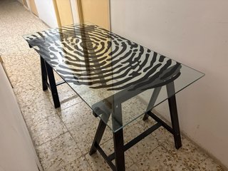 Mesa escritorio cristal diseño huella dactilar